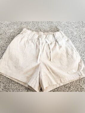 The North Face Class V Shorts 4” size Small Women’s  Tan